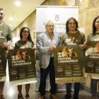 Organizadores y autoridades, ayer en la Diputación tras presentar el Festival de La Granadella. 