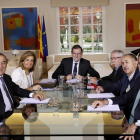 El president del Govern espanyol, la ministra d’Ocupació i els responsables de Cepyme, UGT, CCOO i CEOE.