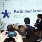 Marta Pascal i Carles Puigdemont descobreixen el nou logotip del PDECat.