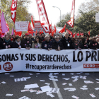 Imagen de la cabecera de la manifestación ayer en Madrid.