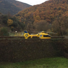 Vista del helicóptero del SEM ayer en la zona del accidente. 