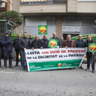 A Tàrrega, els manifestants es van concentrar davant de l’oficina comarcal d’Agricultura.