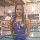 Cristina García, del CN Lleida, lluint la medalla de bronze.