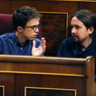 Íñigo Errejón y Pablo Iglesias en el pleno del Congreso del pasado martes.