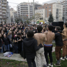 La banda de Osona elevó la temperatura ayer al mediodía en la plaza Ricard Viñes con un concierto ante más de 200 seguidores.