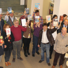 Una veintena de autores  leridanos se reunieron ayer en la sede de Pagès para presentar sus novedades.