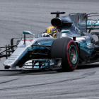 Lewis Hamilton durante la sesión de calificación del Gran Premio de Malasia.