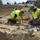 Los trabajos han dejado al descubierto los 17 cuerpos, que fueron enterrados en línea, y también elementos de indumentaria militar como botas o cartucheras.