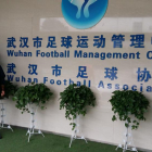 El técnico leridano Albert Culleré, en la sede de la Federación de Fútbol de Wuhan.
