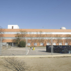 Imagen del edificio del instituto Maria Rúbies de La Bordeta, cuya construcción aún se está pagando.
