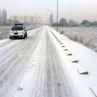 El hielo obligó a cortar el vial entre Balàfia y el Secà de Sant Pere tras el accidente y durante cinco horas. 
