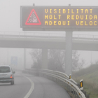 La visibilidad en la autopista no pasó durante todo el día de 150 metros de distancia.