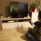 Els televisors en mode ‘stand by’ poden arribar a gastar uns 5 euros anuals, segons les dades de l’OCU. 