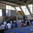 Els musulmans ja s’han traslladat de nou a la seua mesquita habitual al Palau de Vidre.