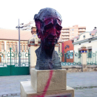 El bust de Lluís Companys a Lleida ha estat atacat amb pintura.