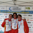 Irati Goikoetxea, Maialen Chourraut i Marta Martínez, amb les medalles aconseguides ahir per equips.
