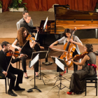 Un momento del concierto del Dalia Quartet y Santi Riu el domingo en el Auditorio de Cervera.