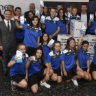 Las jugadoras del infantil del AEM de Lleida han participado en la promoción de la campaña 'Ningún niño sin bigote'.