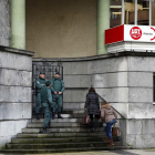 La Guàrdia Civil va escorcollar ahir la seu del sindicat UGT a Oviedo.