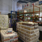 Imagen reciente de alimentos almacenados en el Magatzem Solidari de Tàrrega.