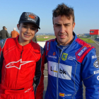 Samuel Bean junto a Fernando Alonso en el circuito dedicado al bicampeón de F-1 en Asturias.