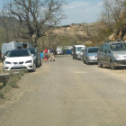 Vehicles i autocaravanes, a l’accés al congost a Sant Esteve.