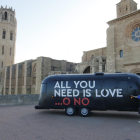 La caravana d''All you need is love... o no', a Lleida