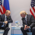 El president rus, Vladímir Putin, conversa amb el president nord-americà, Donald Trump.