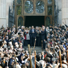 El expresident Mas, arropado por  alcaldes de los partidos soberanistas, tras su declaración ante el TSJC  en octubre de 2015.