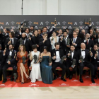 Los galardonados posaron con sus ‘cabezones’ al final de la gala de entrega de la 31 edición de los premios Goya que otorga la Academia del Cine Español. 