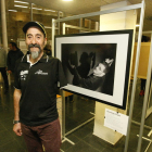 Juanjo Méndez, ahir a l’Espai Orfeó, que acull l’exposició ‘V15IONS’.