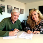 Xavier Farreny, de Codorniu, i Eva Horcajada van firmar ahir.