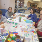 Integrantes del proyecto ARTIS de la Associació Alba, ayer, durante la actividad.