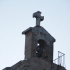 El punto más alto de la cruz, sobre espadaña del templo, es donde buscan colocarse las cigüeñas.  