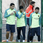 Luis Suárez, Neymar i Messi, ahir durant l’entrenament.