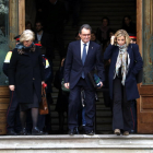 Irene Rigau, Artur Mas i Joana Ortega a la sortida del Palau de la Justícia.