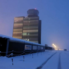 La terminal de l’aeroport de Lleida ahir després de la nevada. La Generalitat preveu acollir avui les operacions amb normalitat.