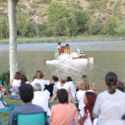 El espectáculo internacional 'Le Piano du Lac', un montaje nacido en 2014 en el cual el público disfruta de un concierto de piano mientras el instrumento “navega” por las aguas de un lago, volvió a las aguas del Segre en Sant Llorenç de Montgai, en Camarasa.