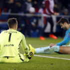Ter Stegen, que salvó al Barça de un par de goles en la primera mitad, junto a Piqué, la imagen del abatimiento del conjunto azulgrana.