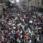 Vista de la multitudinària protesta contra Trump dissabte al carrer 42 de Manhattan, a Nova York.
