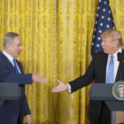 Benjamín Netanyahu y Donald Trump en la rueda de prensa de ayer.