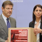Anna González cuando presentó la recogida de 180.000 firmas para cambiar la ley en Madrid.