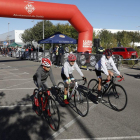 Reuneix 90 ciclistes al carrer Ramon Rubial de Lleida.