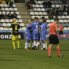 Un moment del partit entre el Lleida Esportiu i el Prat.