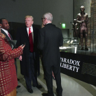 Trump, durant la visita al Museu Nacional d’Història.