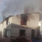Imatge dels incendis d’habitatges a Preixens i el carrer Paer Casanovas de Lleida, amb un i dos intoxicats respectivament.