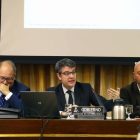 El ministro Álvaro Nadal (c), durante su comparecencia en la comisión de Energía.