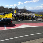 Unas 200 personas convacadas por el CDR del Pallars Jussà el jueves al mediodía en el puerto de Comiols. 