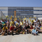 Participantes ayer en el recuerdo al referéndum del 1-O ante la Escola Oficial d’Idiomes de Lleida.