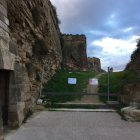 Tanquen un camí d’accés a la muralla de la Seu per despreniments